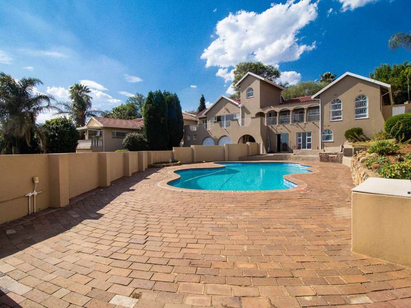 IMMACULATE HOME, NOW A RELOCATION SALE IN GLENVISTA - Photo 2