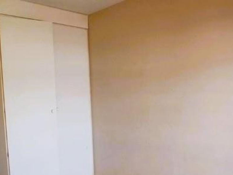Well Maintained 2 Bedroom Apartment - Photo 7