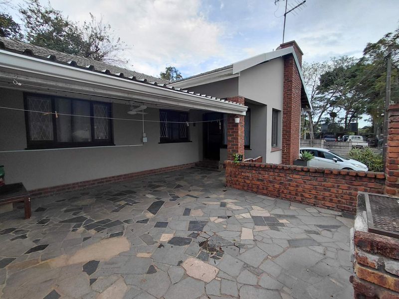 Two homes for the price of one! - Photo 3