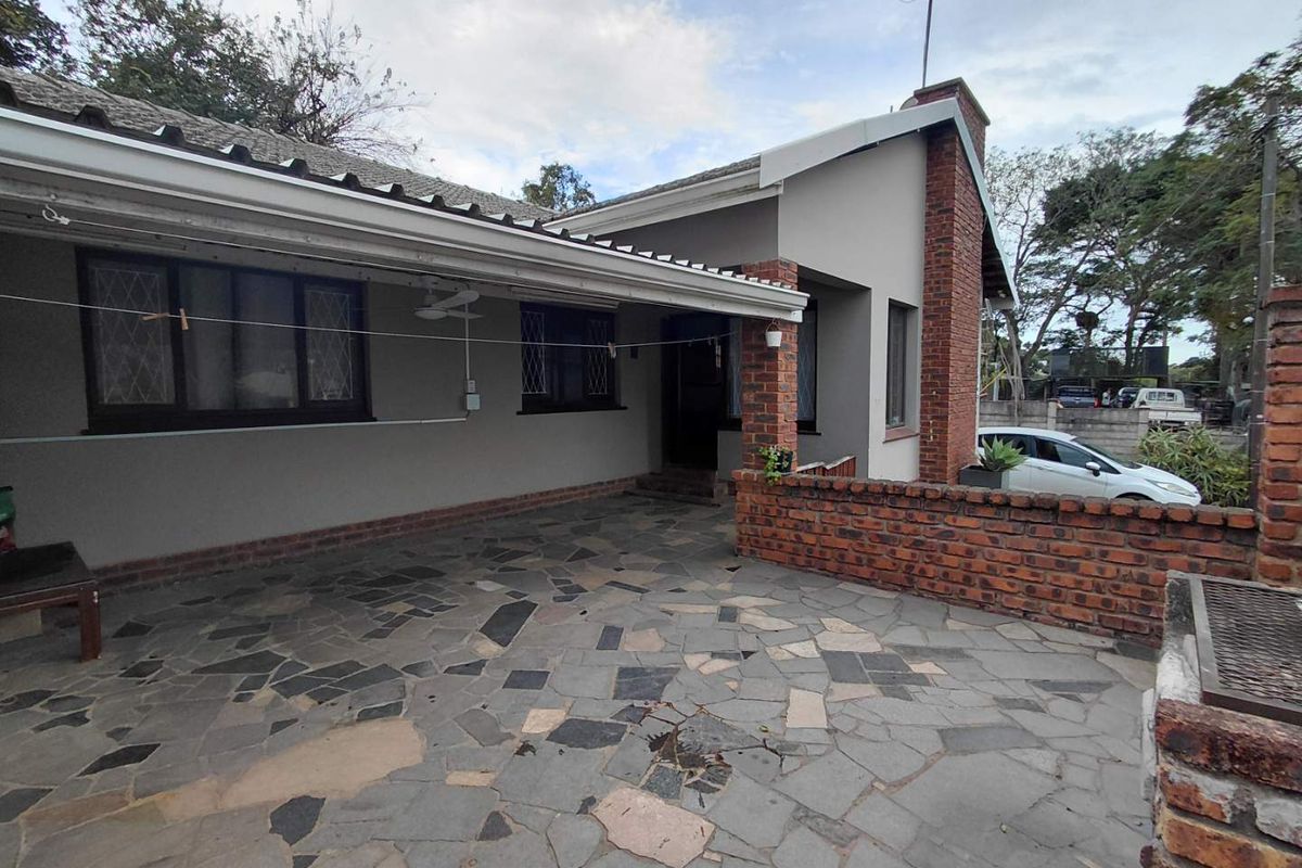 Two homes for the price of one! - Photo 3