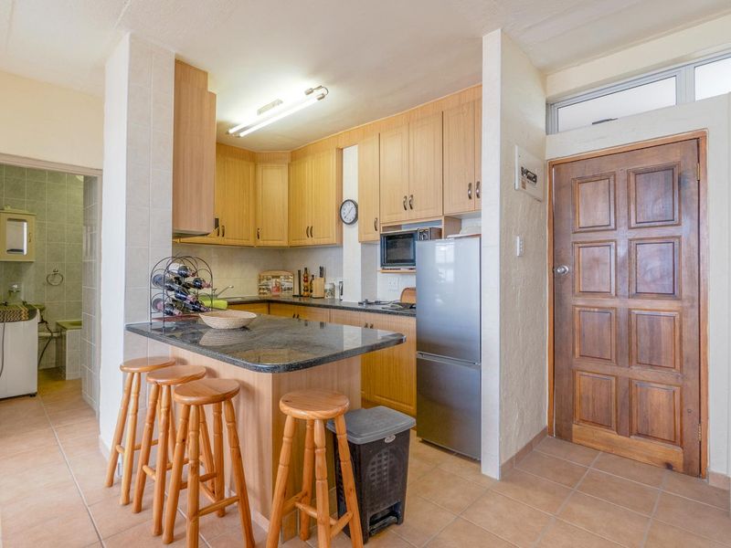 Seaview Apartment | Views from Bedrooms & Living Area | R9 000 - Photo 2