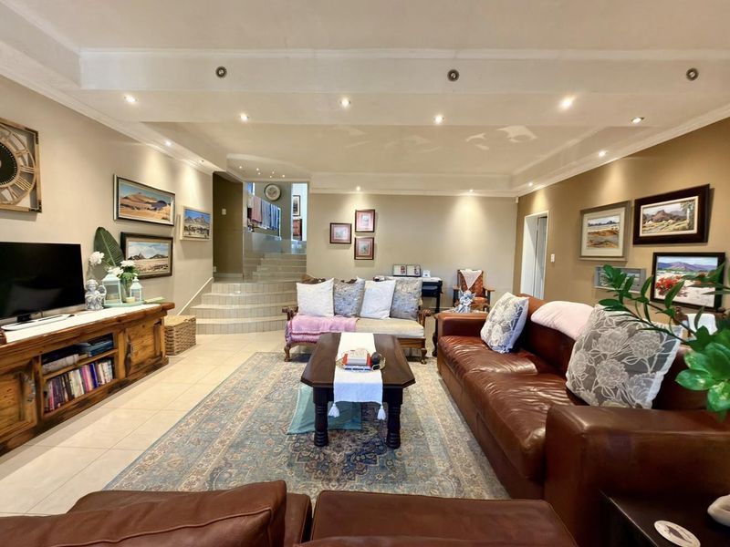 4 Bedroom House For Sale in Auasblick - Photo 2