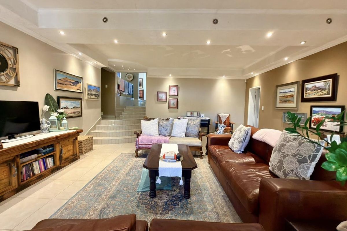 4 Bedroom House For Sale in Auasblick - Photo 2