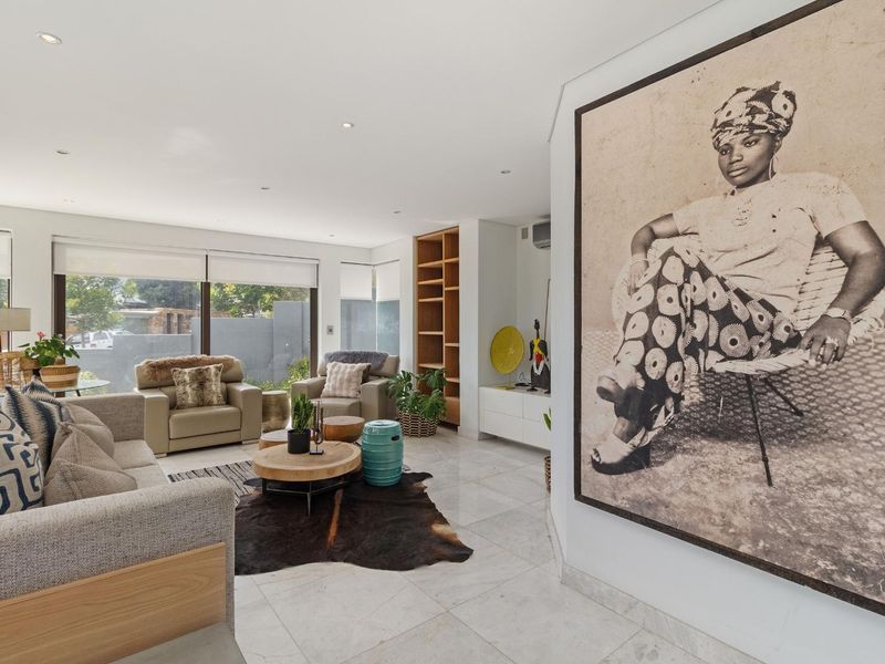 A Modern Sanctuary of Refined Coastal Living - Photo 5