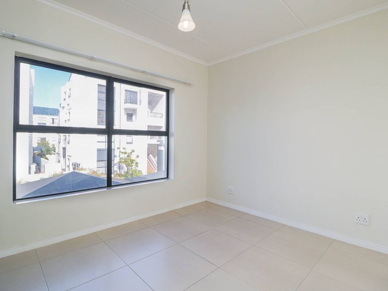 3 Bedroom, 2 bathroom unit in popular De Velde - pet friendly - Photo 8