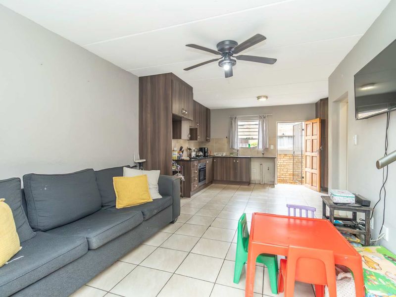 3 Bedroom House  for Sale in Wilgeheuwel - Photo 4