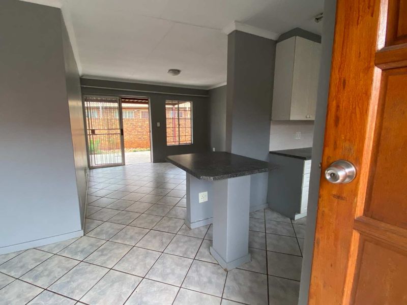 2 Bedroom Townhouse in Highveld. - Photo 4