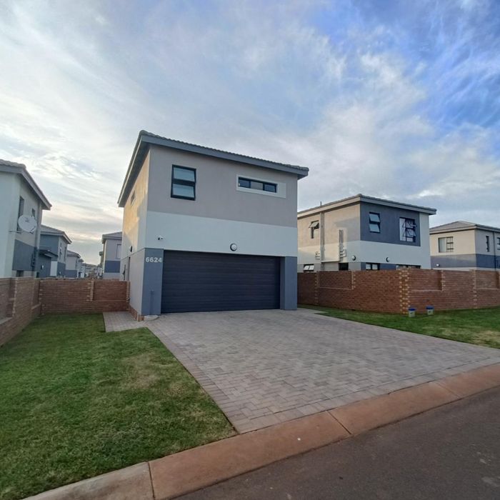Property #2093059, House Pending Sale in Thatchfield Estate