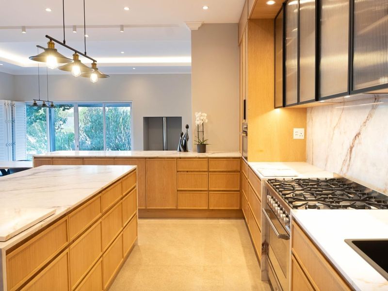Waterfront Grandeur: A Sanctuary of Luxury in Val de Vie Estate - Photo 6