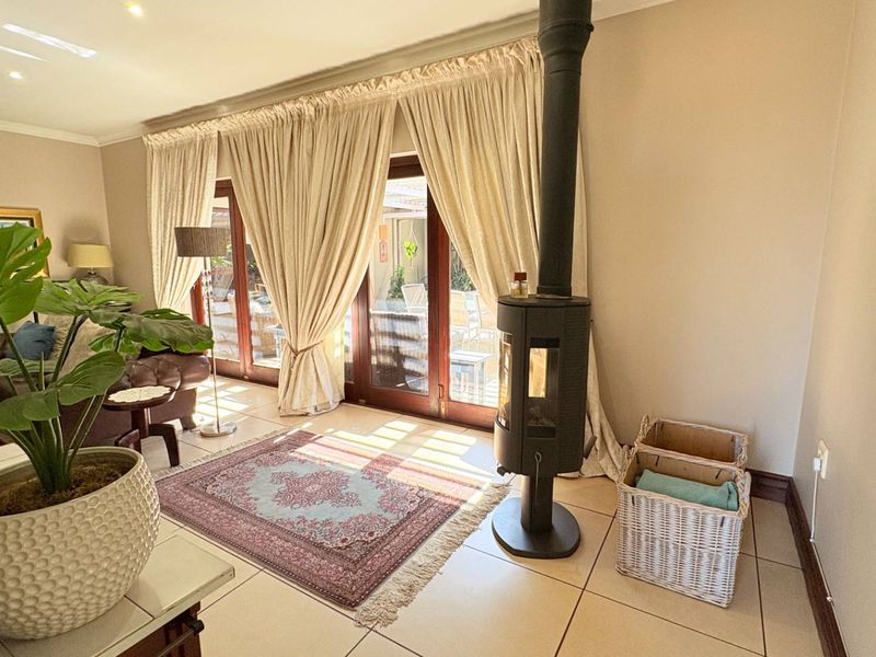 Tri Mandate - Rare find in Midfield Estate - Photo 6