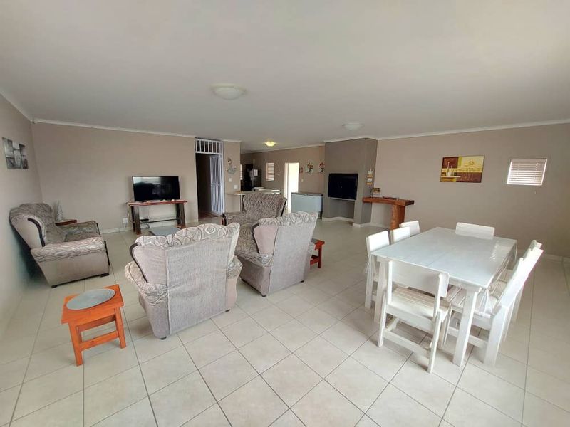 3 Bedroom Self-catering House - Photo 3