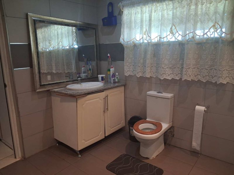 4 Bedroom House To Rent Unitas Park - Photo 3