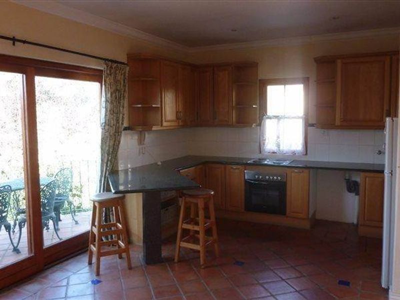 FURNISHED FIRST FLOOR COTTAGE - Photo 4