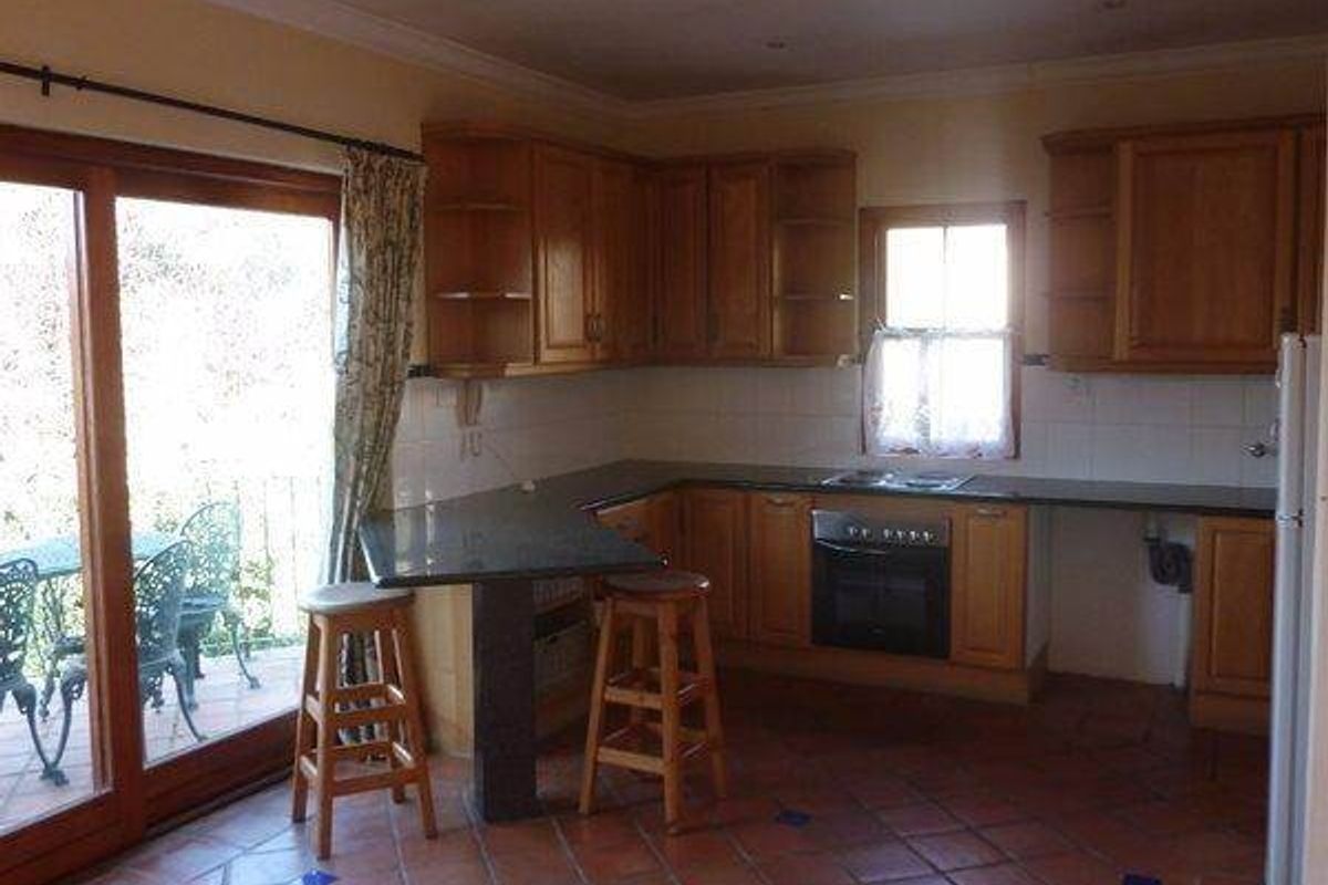 FURNISHED FIRST FLOOR COTTAGE - Photo 4