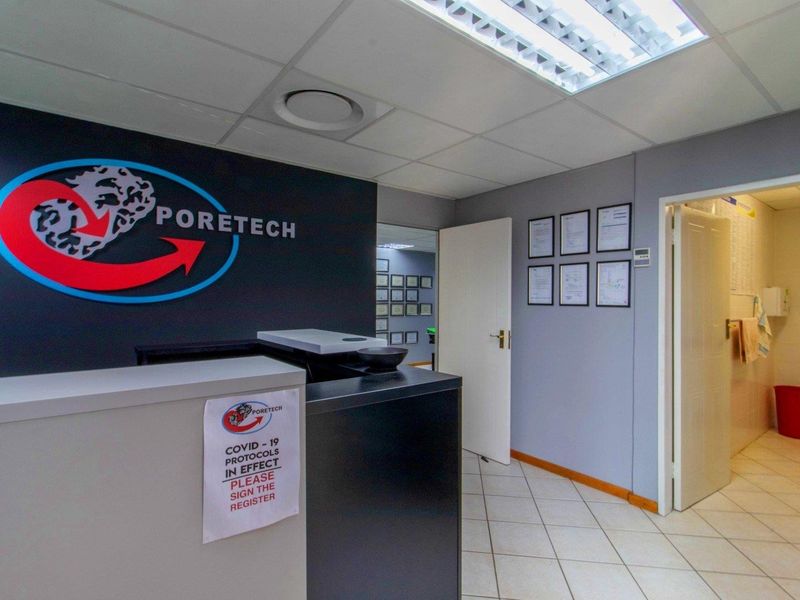 GROUND - FLOOR SUITE FOR SALE - CENTRAL LOCATION. - Photo 4