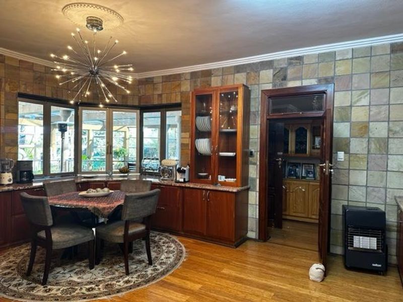 Indulge in opulence: A magnificent home for sale! - Photo 9