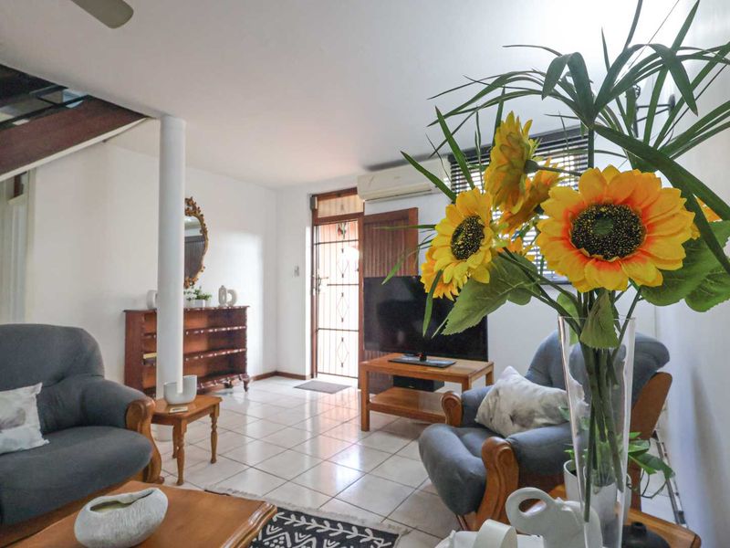 PRICED TO SELL – Pet-Friendly 3 Bedroom Duplex with Flat Garden! - Photo 10