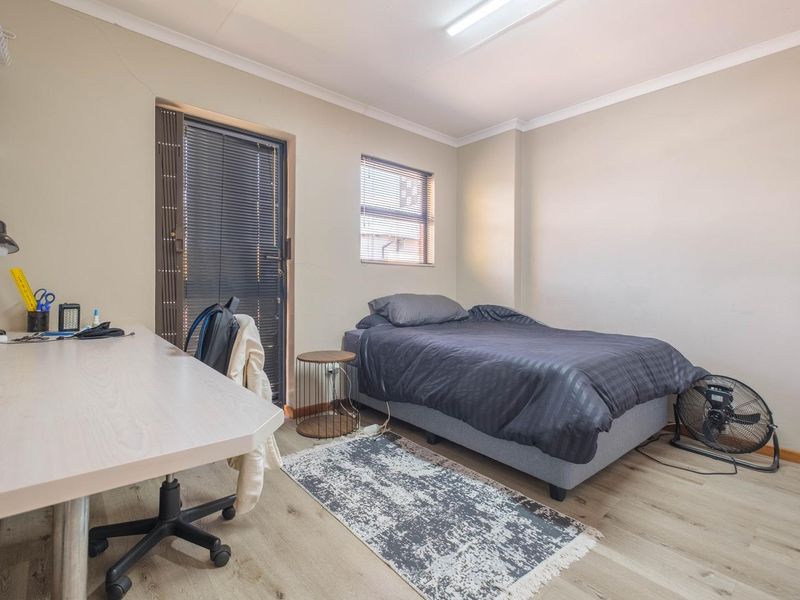 Two bedroom two bathroom apartment in fantastic condition - Hatfield - Photo 7