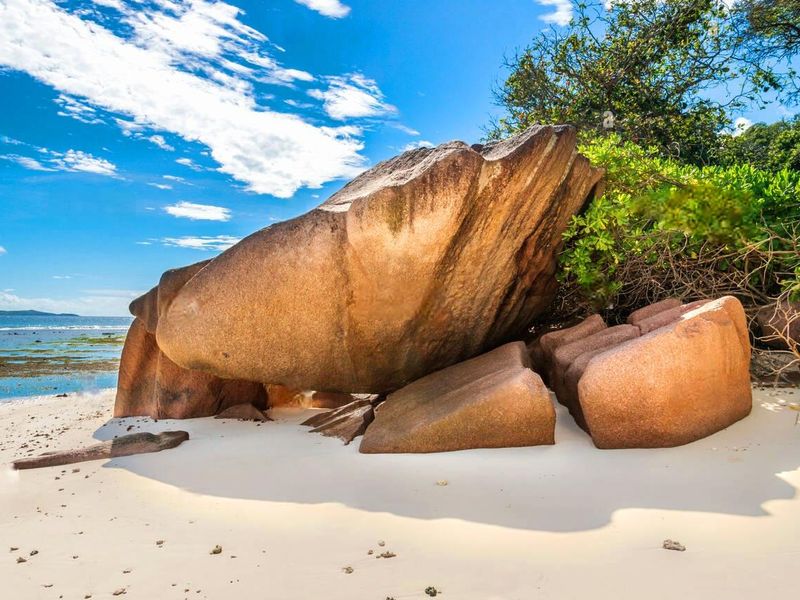 Exceptional beachfront development land La Digue - Photo 2