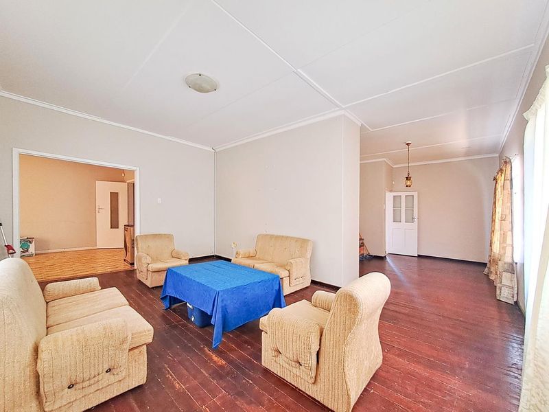 Central, Walvis Bay.  3 Bedroom on LARGE PLOT for sale - Photo 8