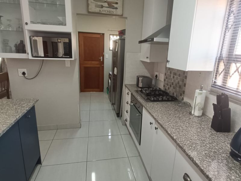 THIS BEAUTIFUL MODERN PROPERTY IS FOR SALE IN A SECURE ESTATE!!! - Photo 8