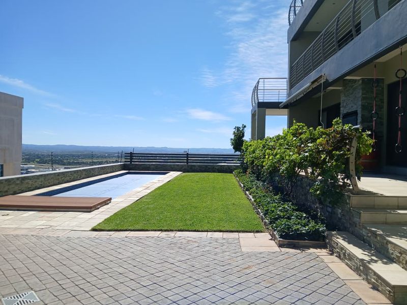 Modern Hilltop Home with Panoramic Windhoek Views - KLEINE KUPPE - Photo 10