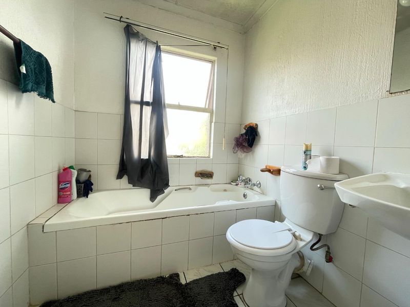 1st / Top Floor Bargain Needing TLC - Photo 5