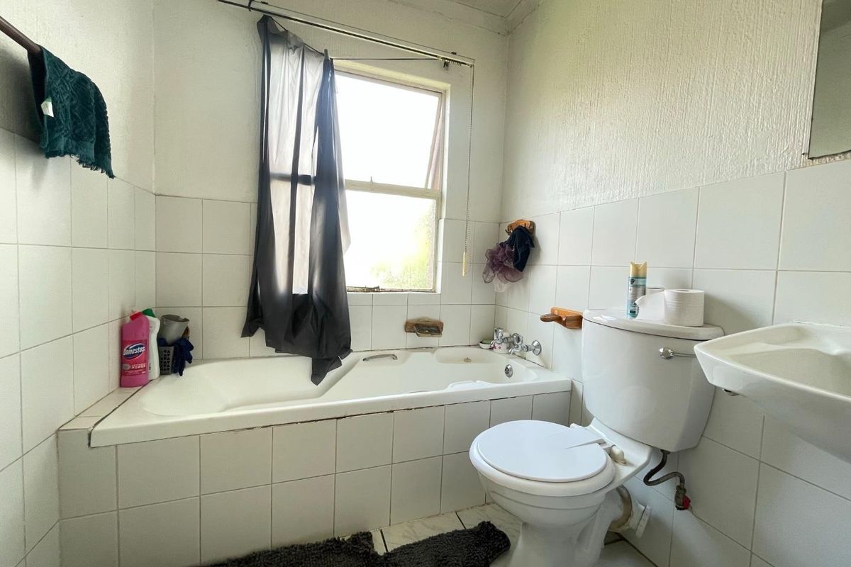 1st / Top Floor Bargain Needing TLC - Photo 5