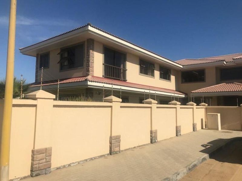 TO LET- FULLY FURNISHED 4 BEDROOM HOUSE IN VOGELSTRAND SWAKOPMUND, NAMIBIA - Photo 2