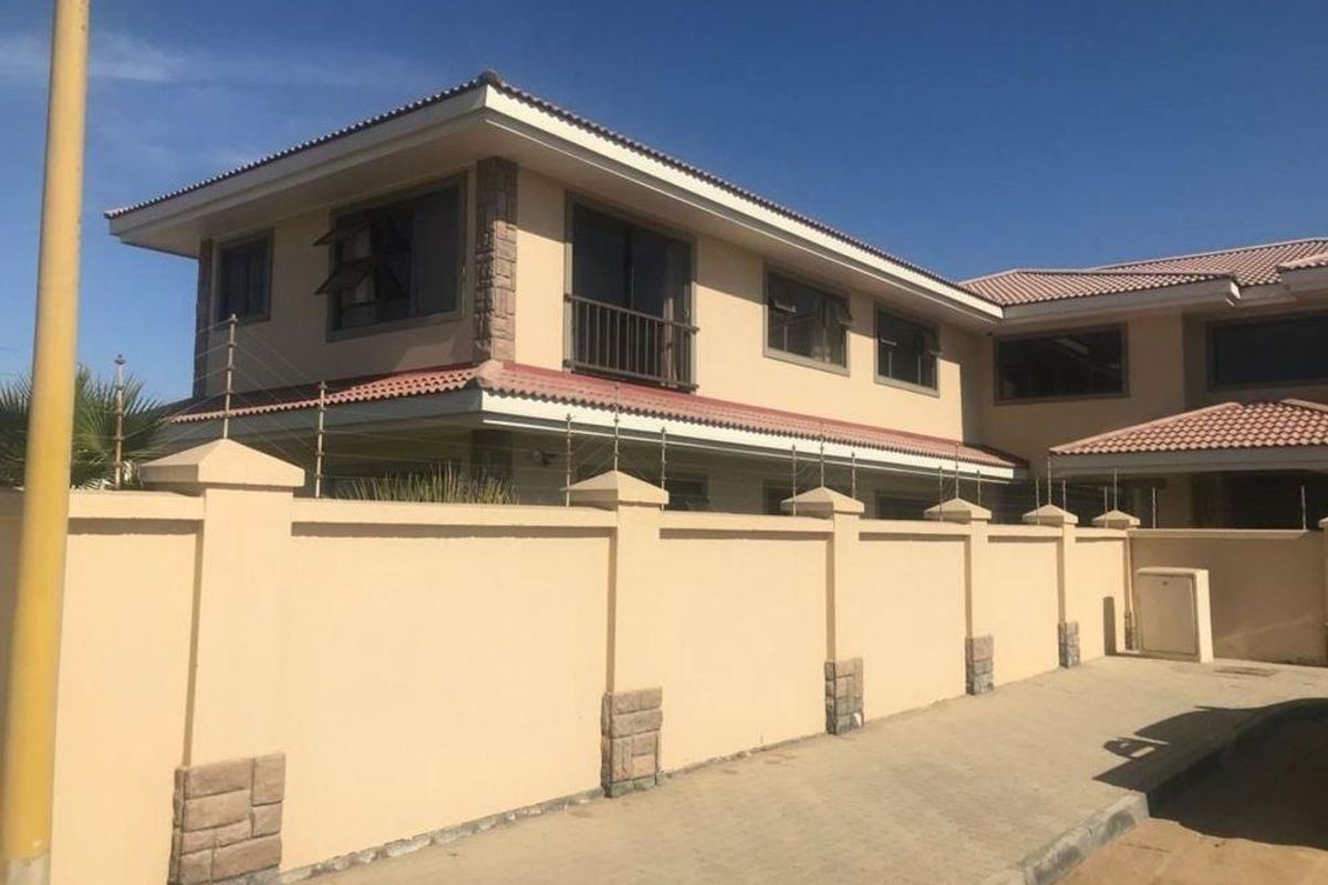 TO LET- FULLY FURNISHED 4 BEDROOM HOUSE IN VOGELSTRAND SWAKOPMUND, NAMIBIA - Photo 2