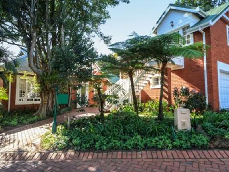 A Beautiful Family Retreat in Prestigious Mount Edgecombe Estate - Photo 1