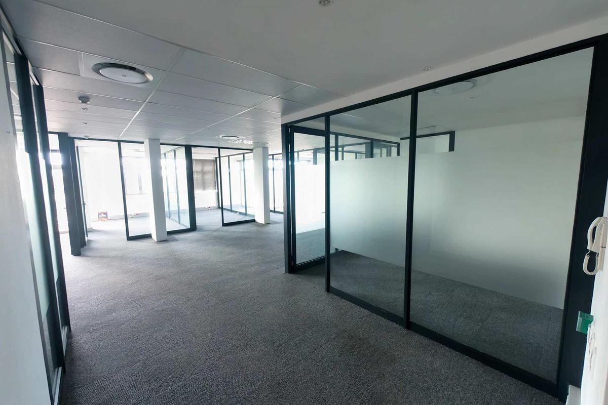 Modern Office Space To Let – Grosvenor Square, Century City - Photo 5