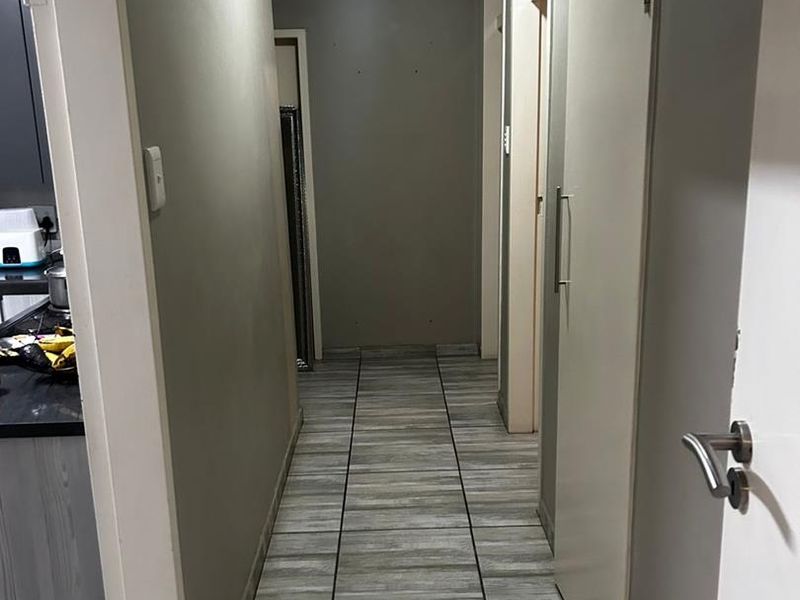 2 Bedroom apartment priced to Go - Photo 8