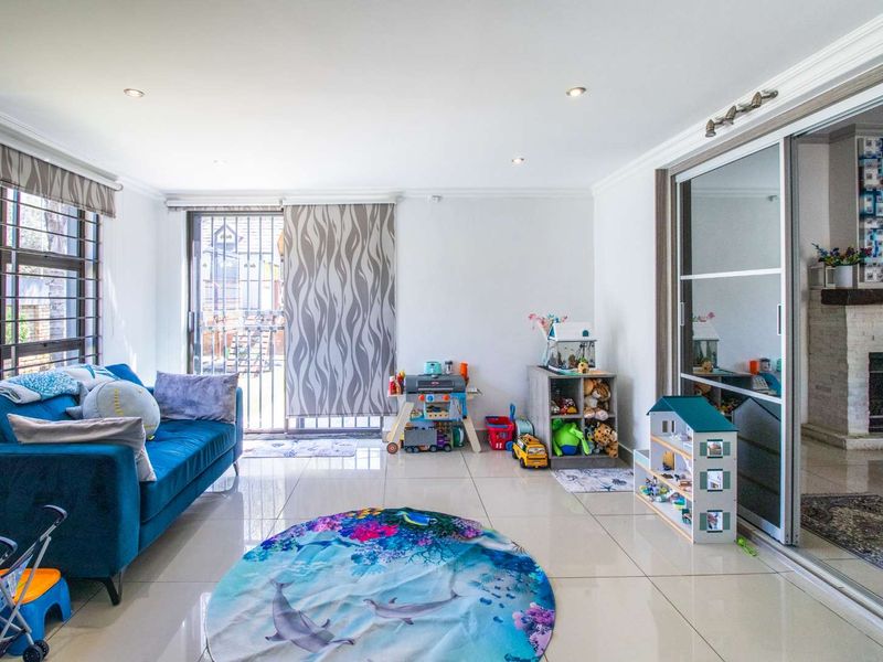 Charming Cluster Home: Perfect for Family Living! - Photo 7