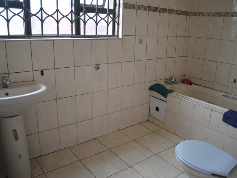 AGRICULTURAL HOLDING WALKERS FRUIT FARMS Main house, Cottage and Thatched hut - Photo 5
