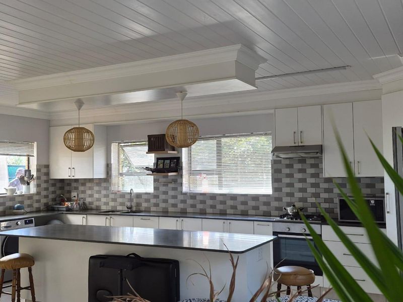 Charming Low-Maintenance 2-Bedroom Home in Fraaiuitsig, Groot Brak River - Photo 3