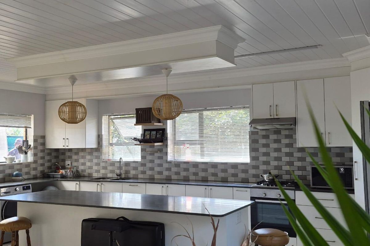 Charming Low-Maintenance 2-Bedroom Home in Fraaiuitsig, Groot Brak River - Photo 3