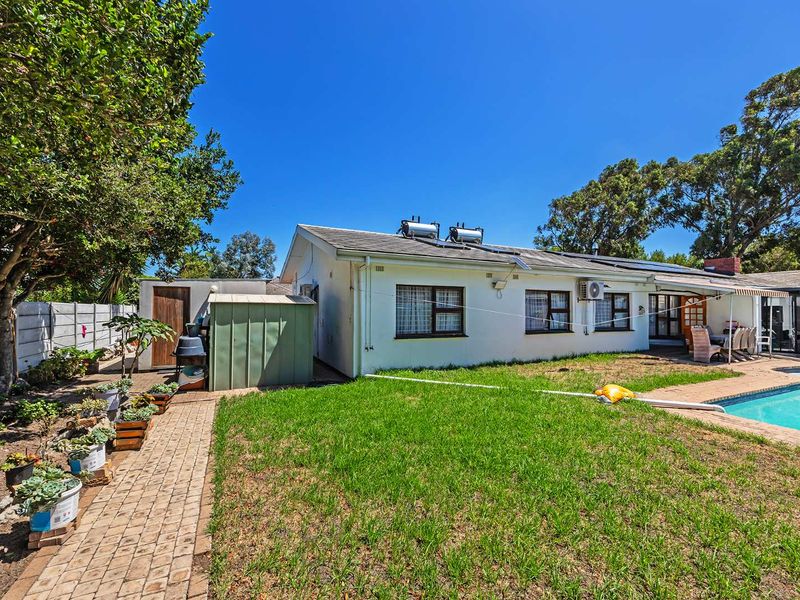 Stylish Family Living in the Heart of Panorama - Photo 2