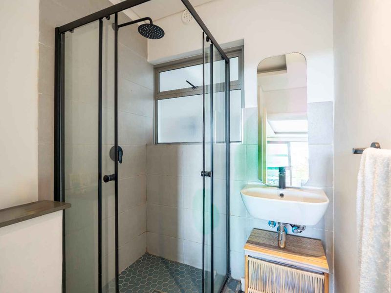 Modern Studio in prime location! - Photo 6