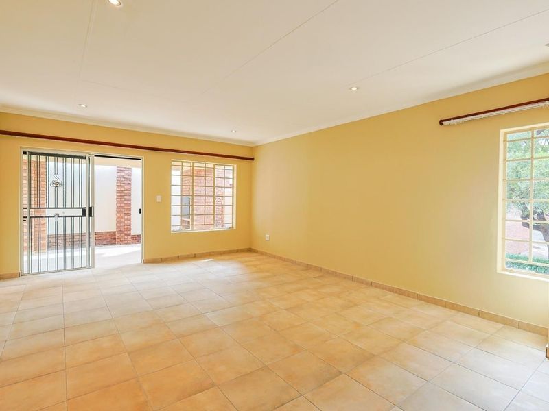 Beautiful 3-bedroom Simplex in The Wilds Estate - Photo 9