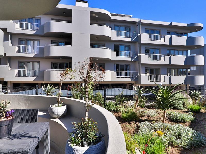 Stylish Island view apartment with private balcony & garage - Photo 3