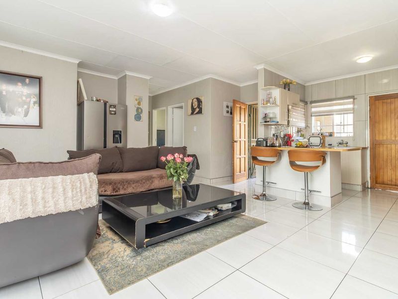 Your Dream 2-Bedroom Home Awaits in Upmarket Little Falls - Photo 6