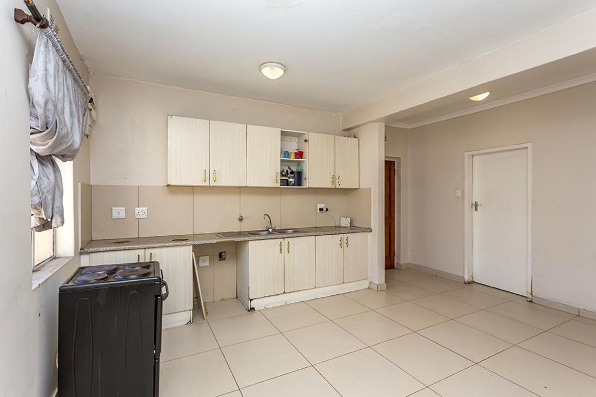 Two Bedroom Ground Floor Apartment - Photo 3