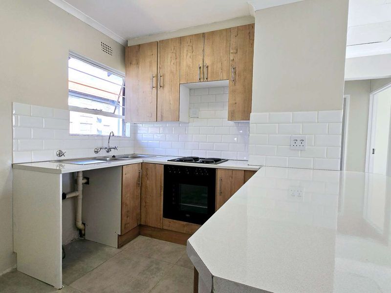 Newly Renovated 2-Bedroom Apartment with Modern Finishes - Photo 3