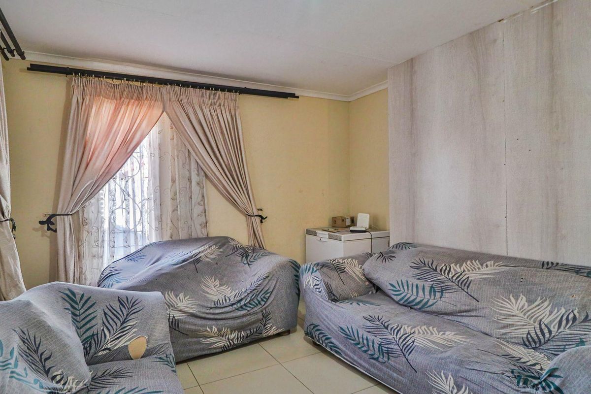 4 Bedroom Family House in Rosslyn Gardens - Photo 2