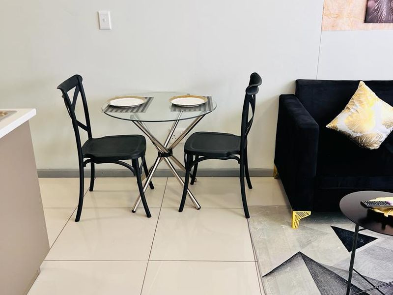 Furnished One Bedroom Apartment in Merensky Tower - Photo 4