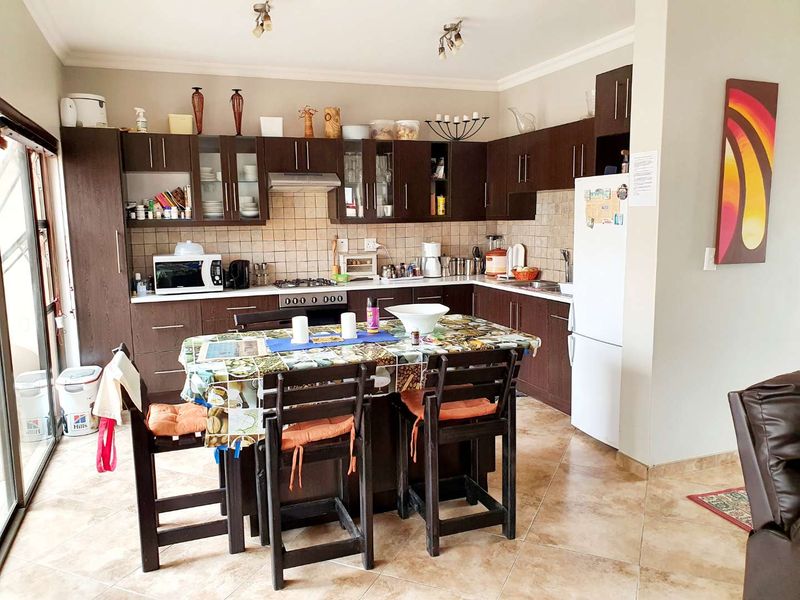 This corner unit offer you a real lock-up-and-go! - Photo 3