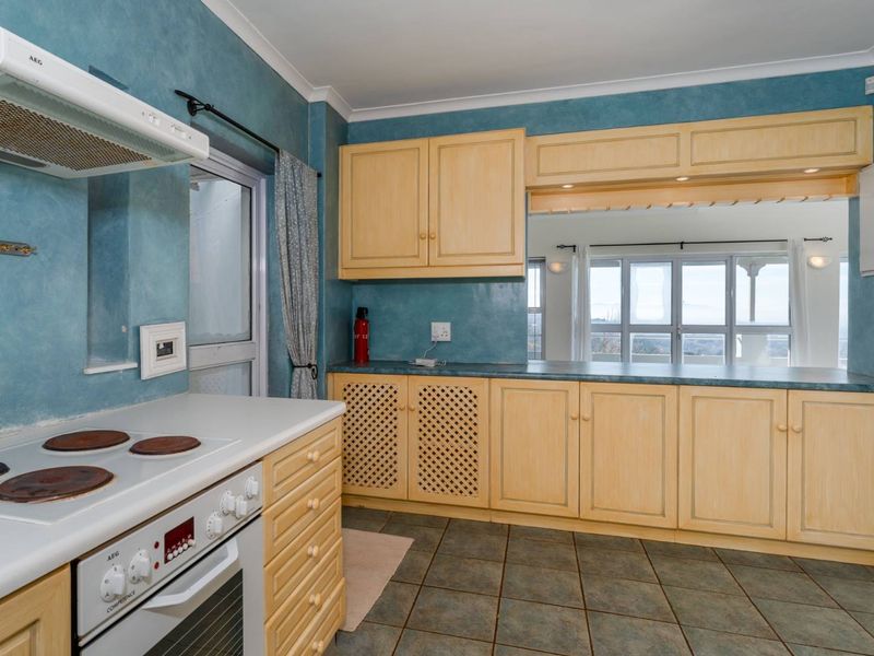 Ideal Investment Opportunity For Airbnb Or For The Family Looking For Multiple Accommodation In Sought-after Fernwood, Newlands - Photo 8