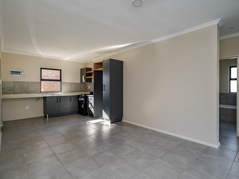 Kings Gate Estate 4 Bedroom Freestanding Home - Photo 5