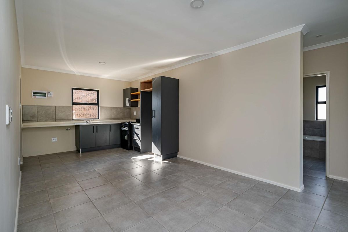 Kings Gate Estate 4 Bedroom Freestanding Home - Photo 5